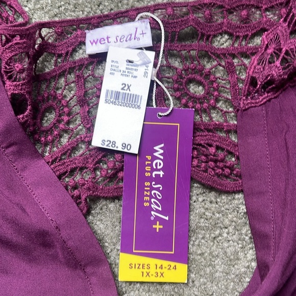 NWT keyhole back convertible sleeves shirt 2x - Picture 5 of 5